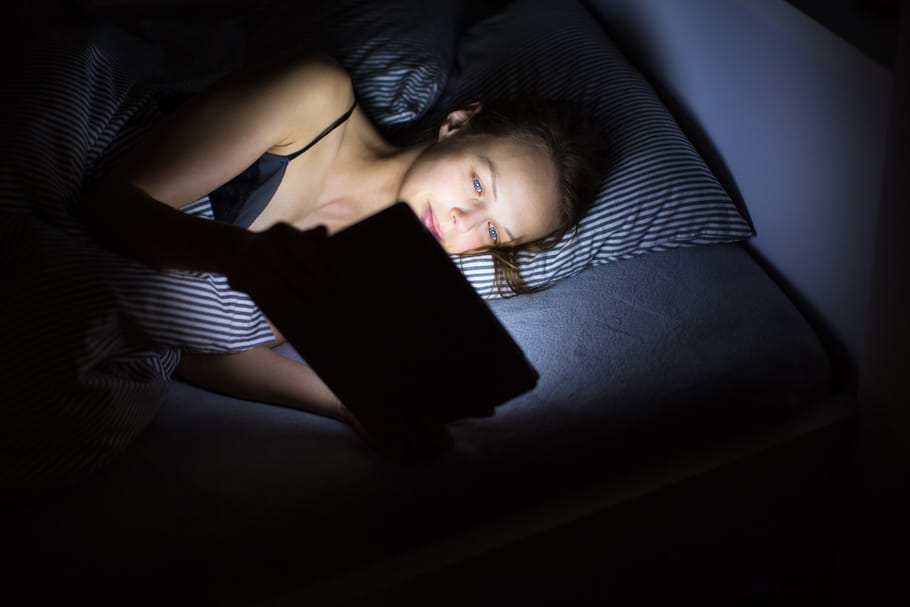 "En couple avec un mec, j'adore les pornos lesbiens", Alice, 32 ans