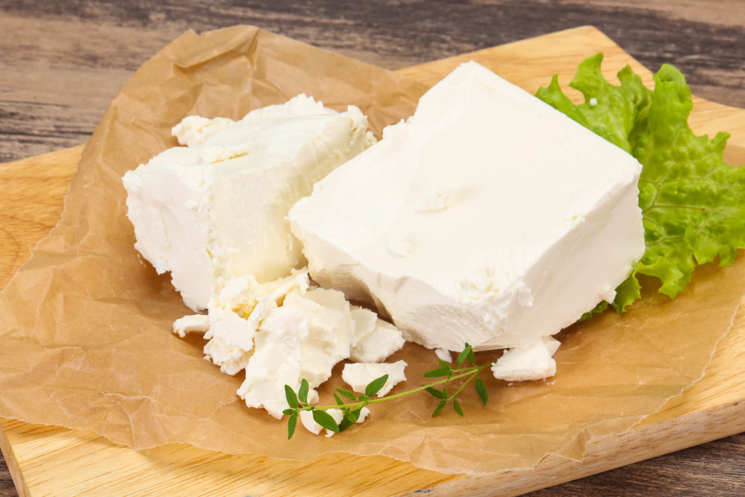 C'est la meilleure technique pour conserver une feta entamée - on peut la garder encore 1 mois au frigo