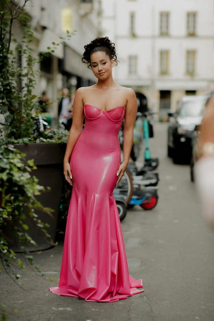 Lena Mahfouf  dans les rues de Paris