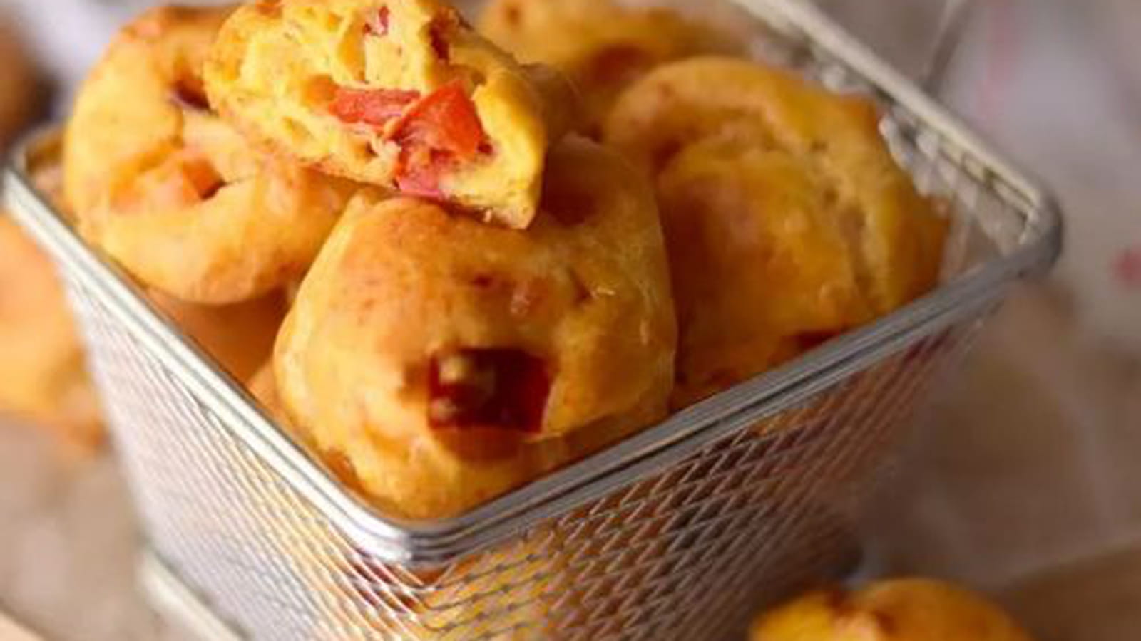 Gougères au poivron, Ossau-Iraty et piment d'Espelette