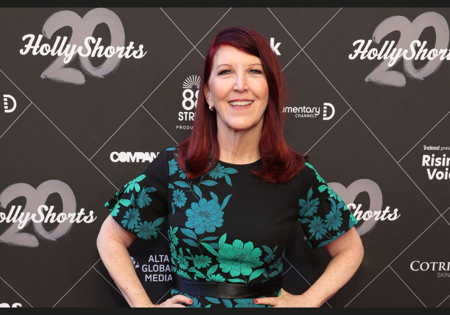 La m&egrave;che sur le c&ocirc;t&eacute; de Kate Flannery