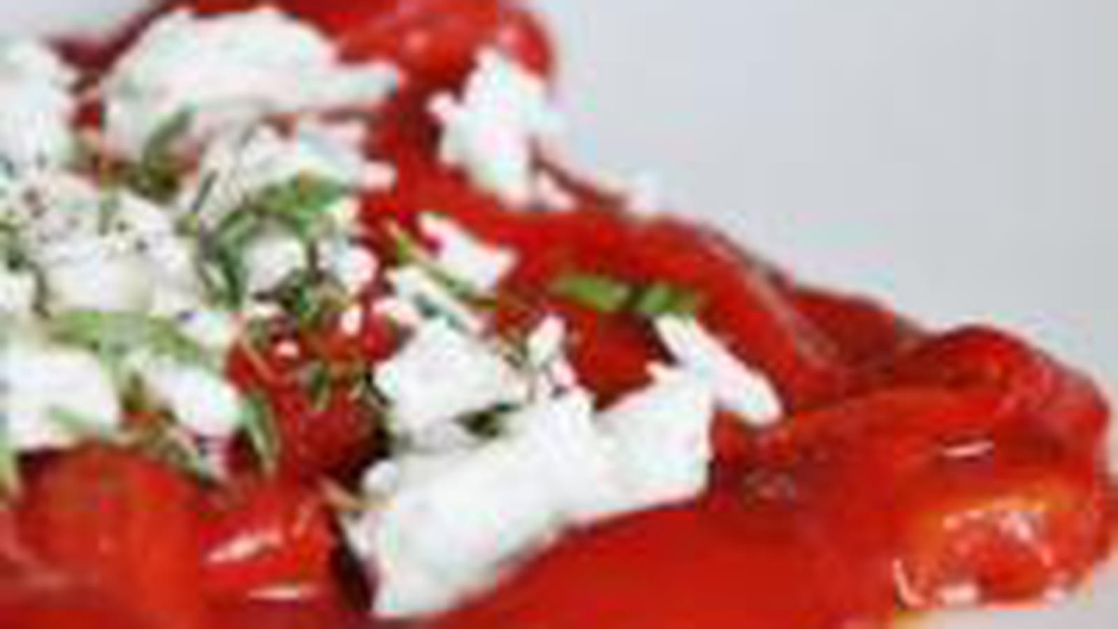 Salade de poivrons rouges à la fêta et aux herbes
