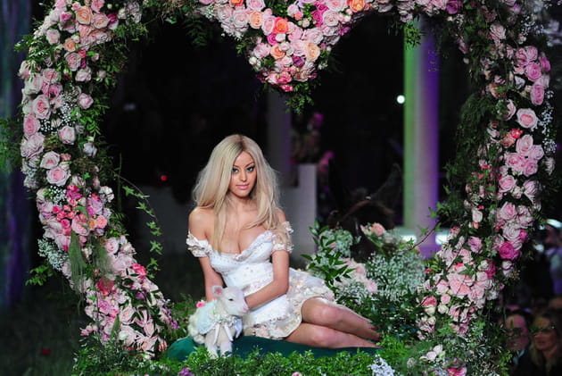 Zahia lors de son défilé en 2013