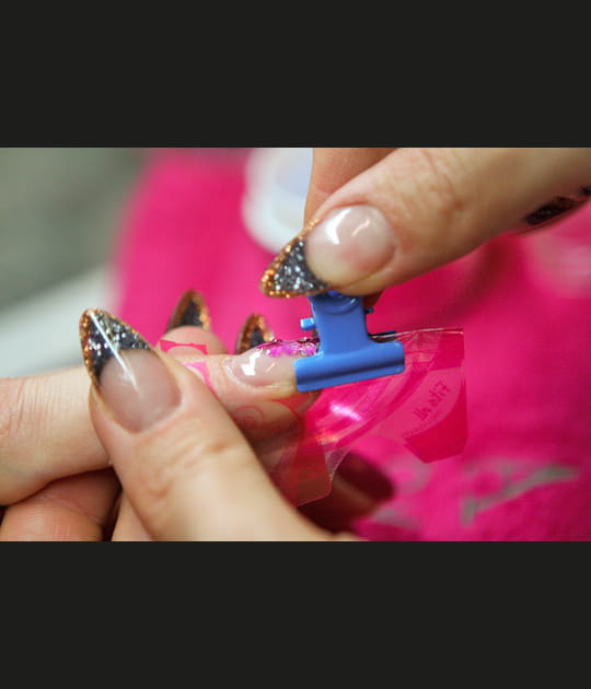 La finition de l'incurvation de l'ongle