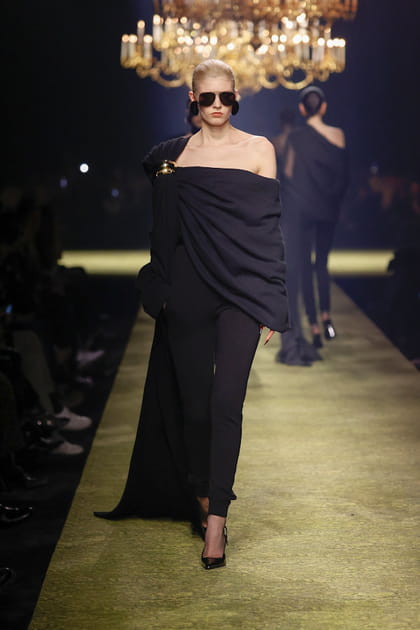 Look 46&nbsp;du d&eacute;fil&eacute; Saint Laurent
