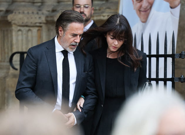 Jos&eacute; Garcia et sa compagne &agrave; la sortie des obs&egrave;ques de Nicolas Altmayer