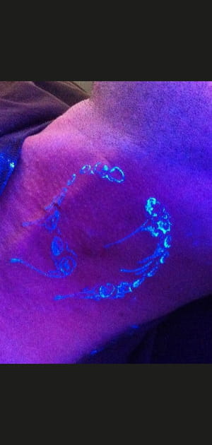 Tendances : Le tatouage blacklight