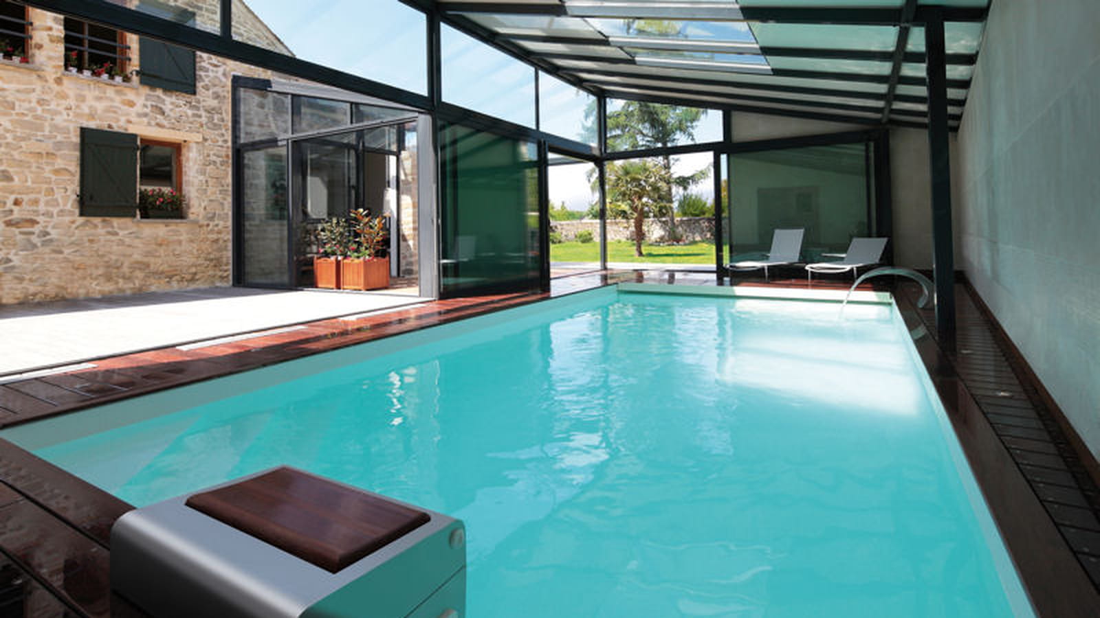 Piscine intérieure : argent