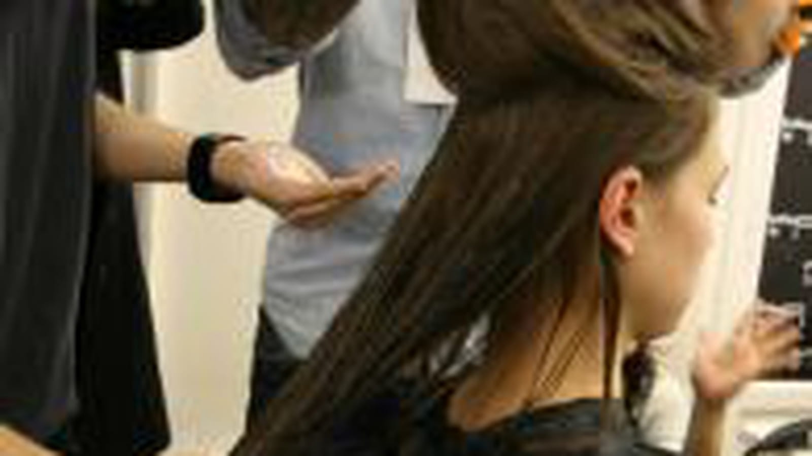 Coiffure : mousse coiffante sur les longueurs