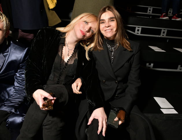 Courtney Love et Carine Roitfeld au défilé Céline durant la FW Homme