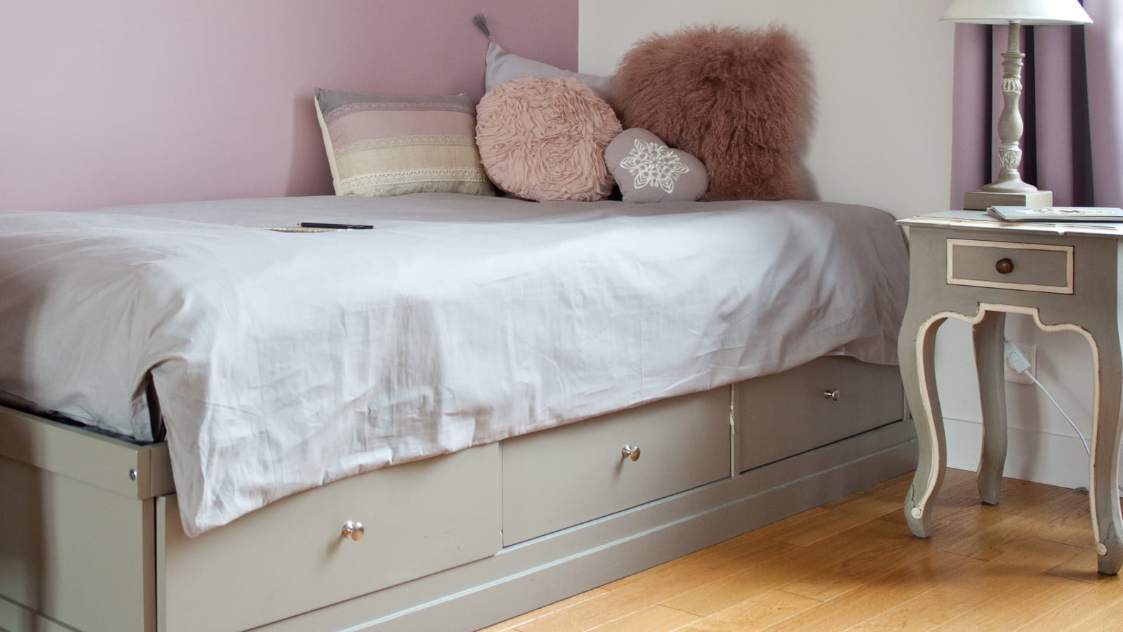 Chambre de fille vieux rose