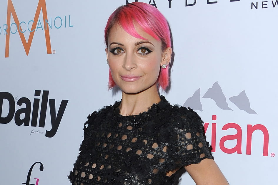 Le carr&eacute; court rose de Nicole Richie