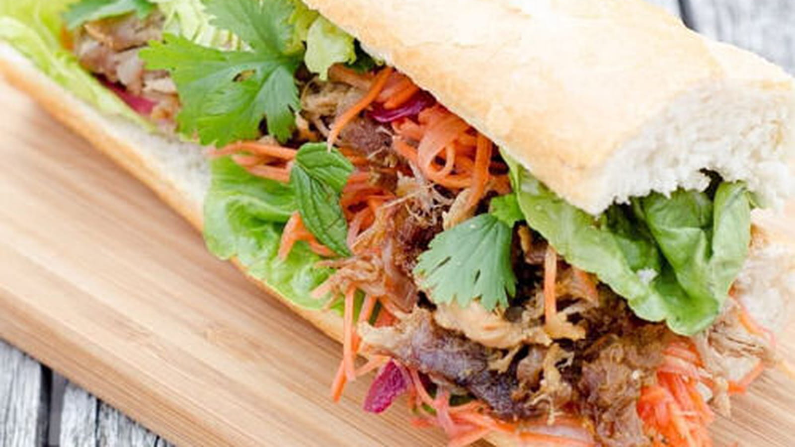 Banh mi au pulled pork