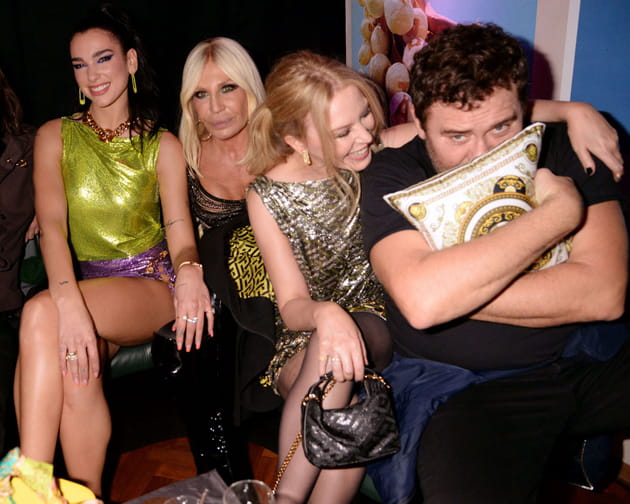 Avec Dua Lipa, Donatella Versace, et Mert Alas en octobre 2021