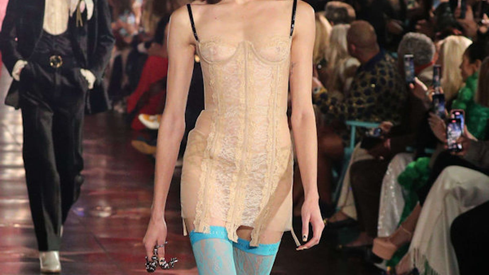 Look 3