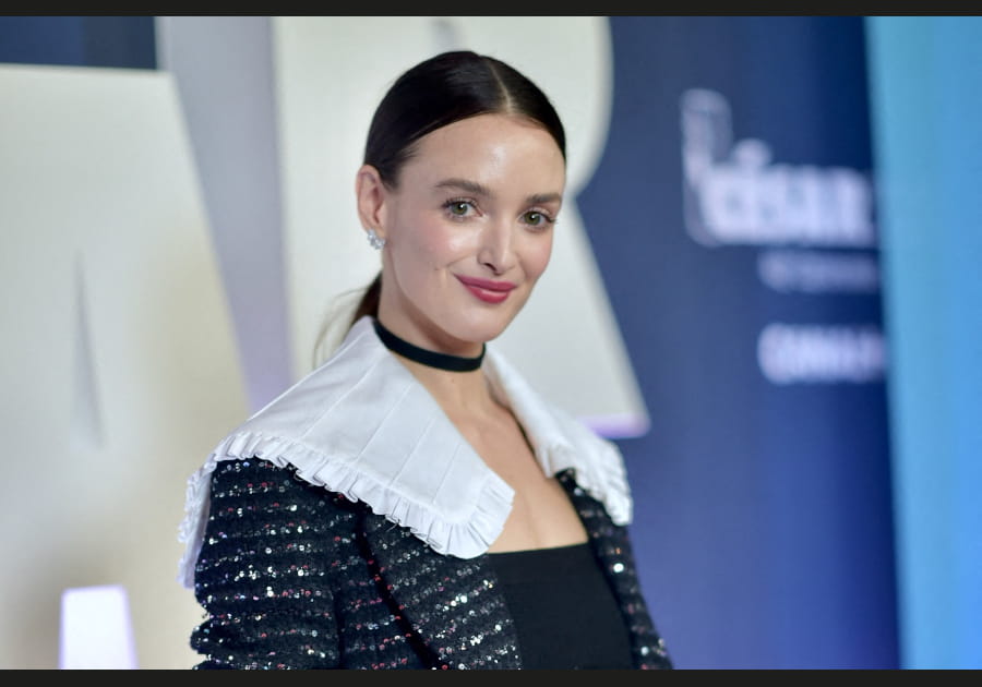Les cils babydoll de Charlotte Le Bon