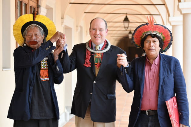 Albert II de Monaco et les chefs Raoni Metuktire et Bemoro Metuktire