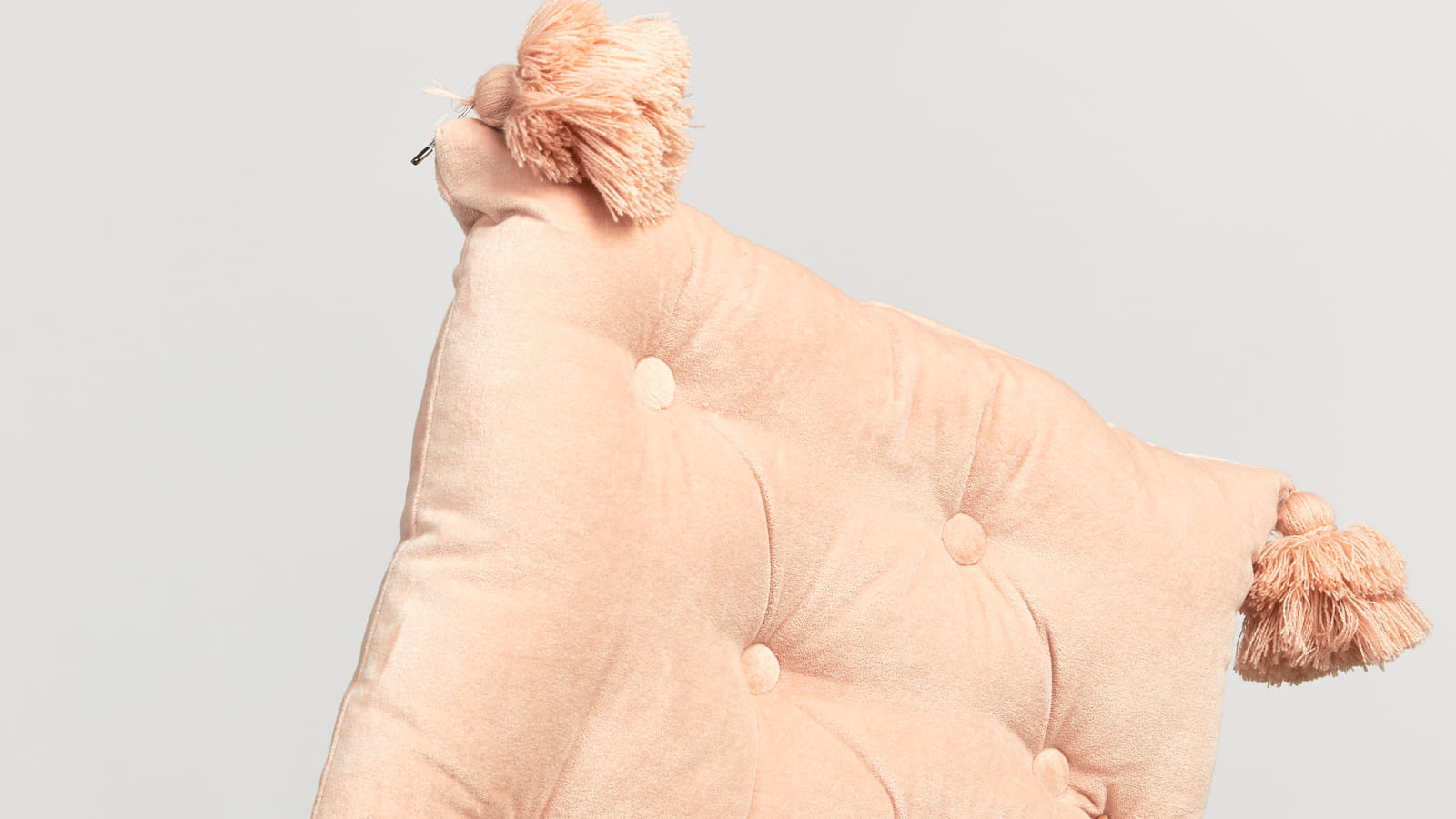 Coussin rembourré matelassé à pampilles ASOS Supply