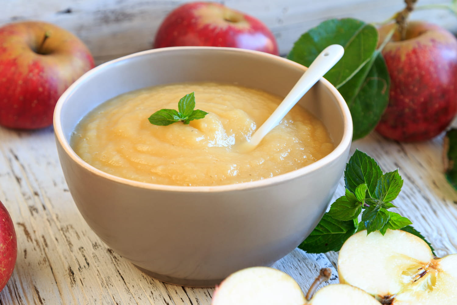 Plus de goût et de vitamines : la compote de pommes est bien meilleure quand on la prépare comme ça