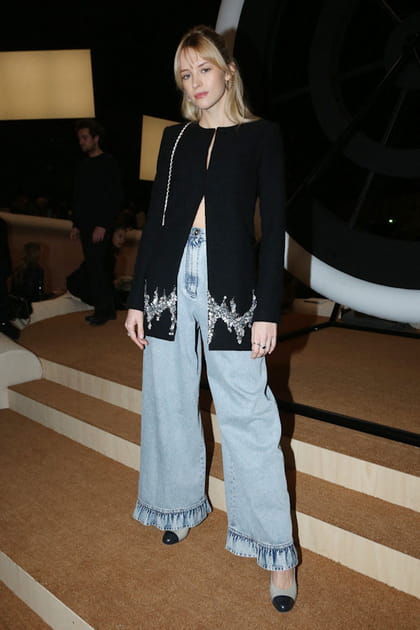 Ang&egrave;le au d&eacute;fil&eacute; Chanel