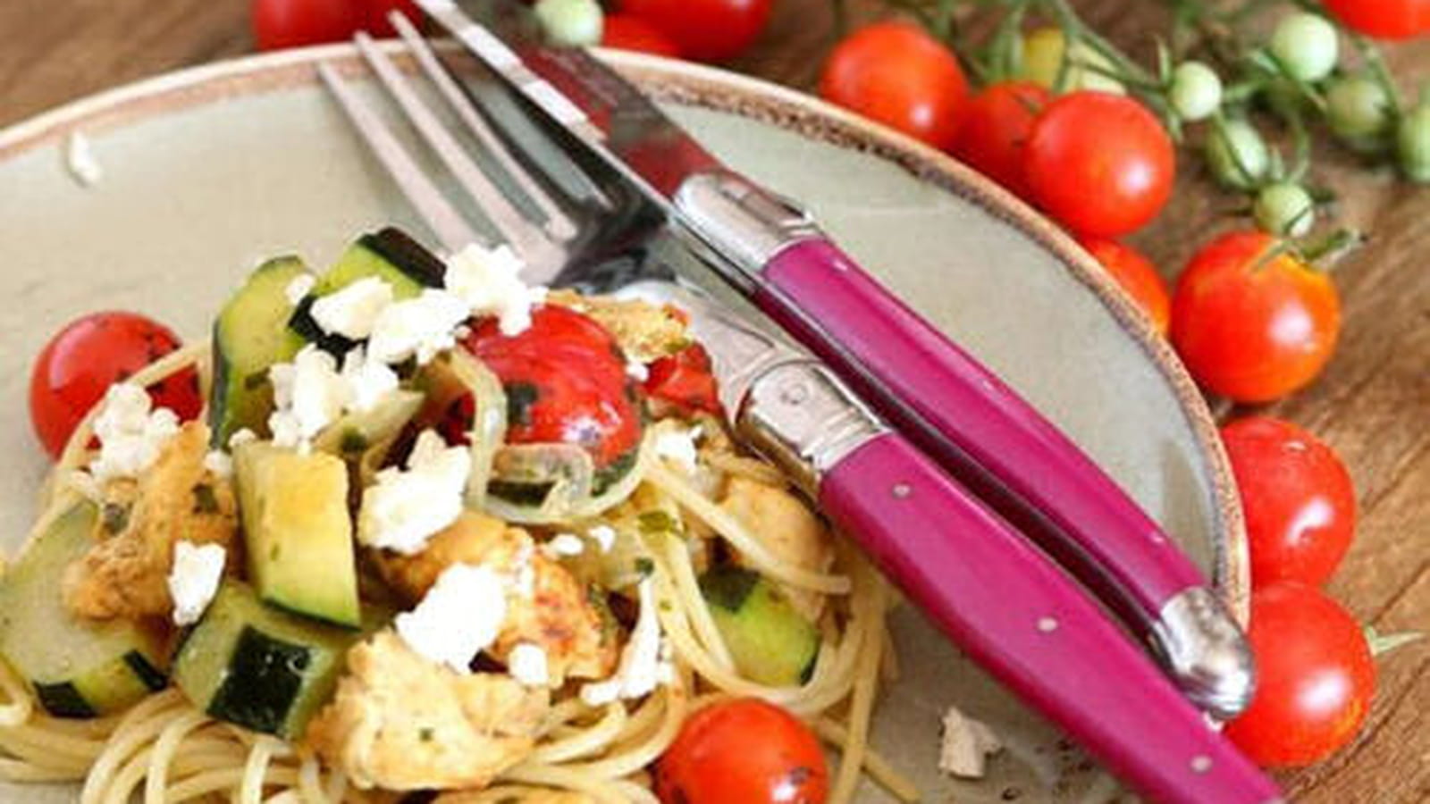 Poulet épicé et spaghetti au wok