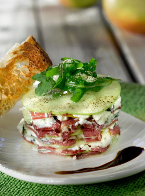 Feuille à feuille de pomme Golden au Roquefort® et au magret fumé