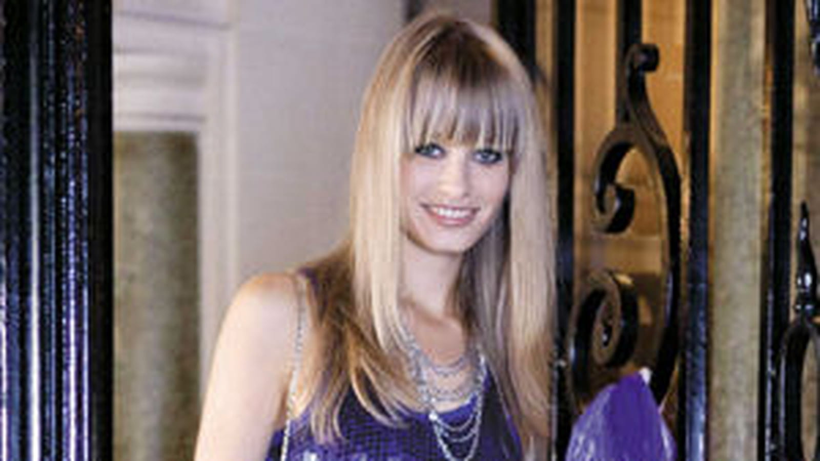 Robe violette à paillettes de Kiabi