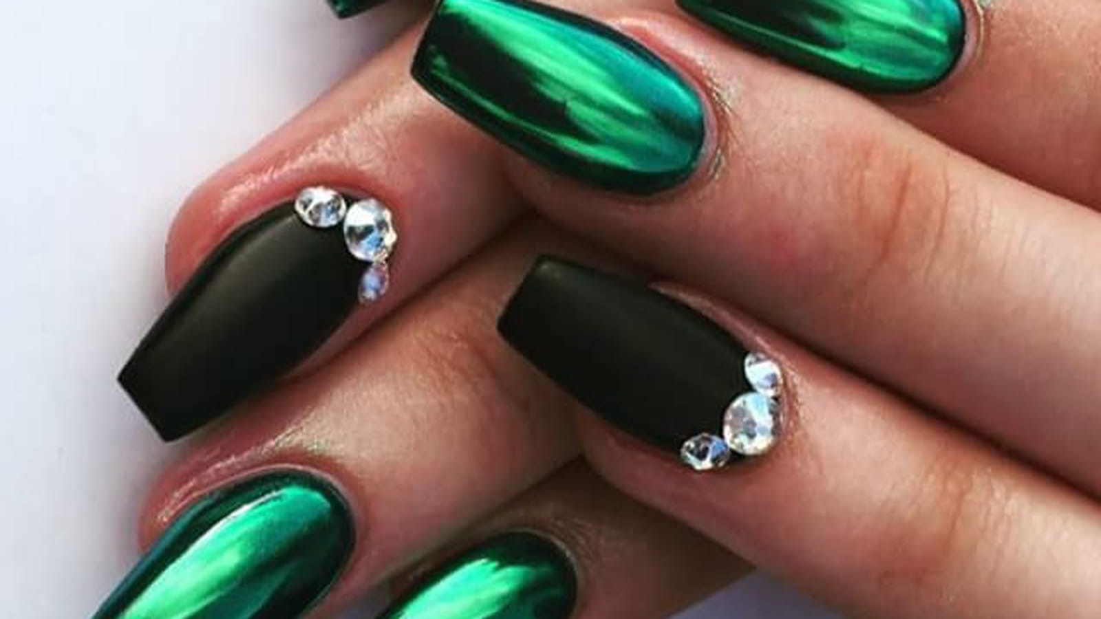 Ongles vert métallique 