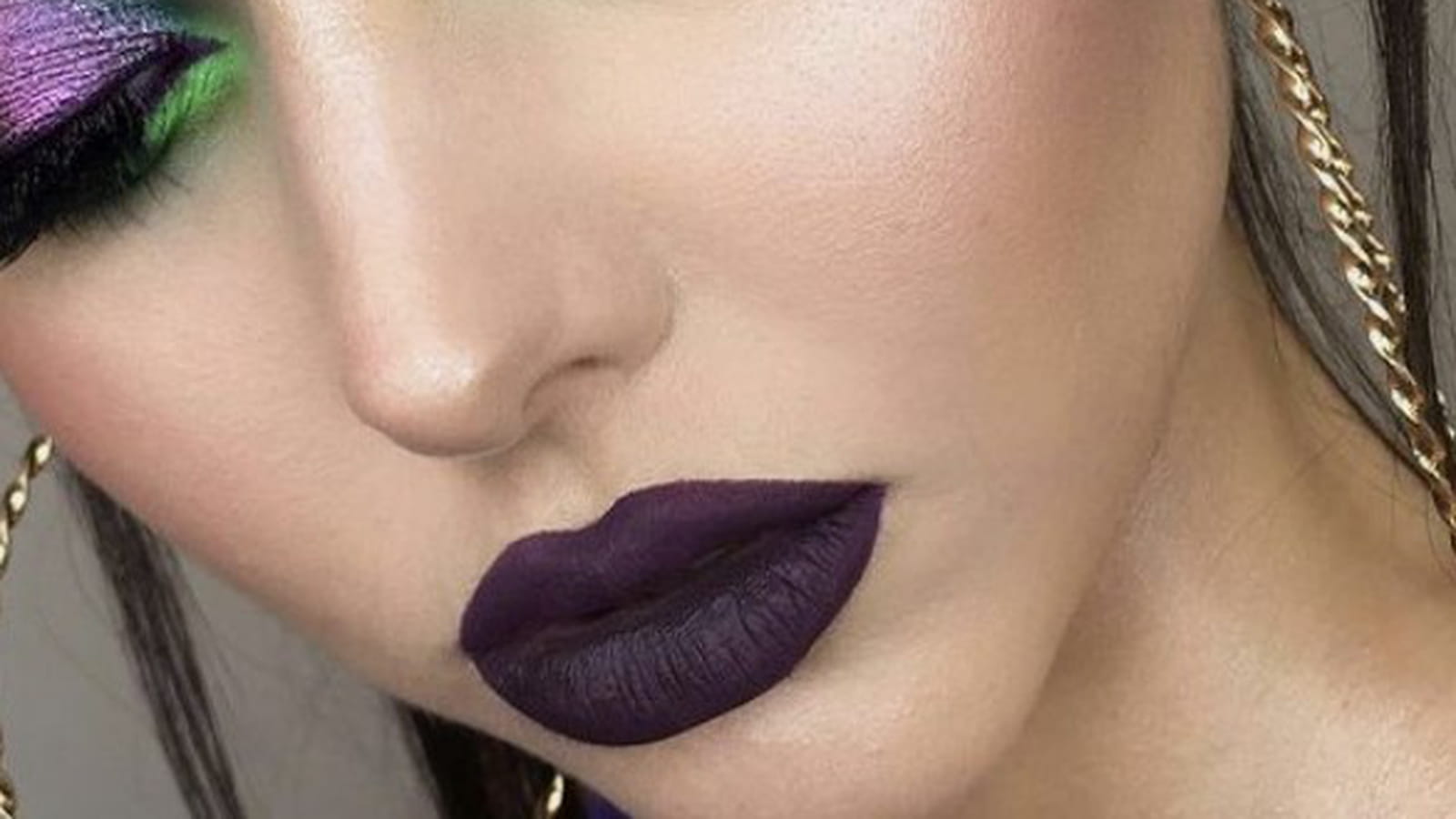 Maquillage gothique irisé