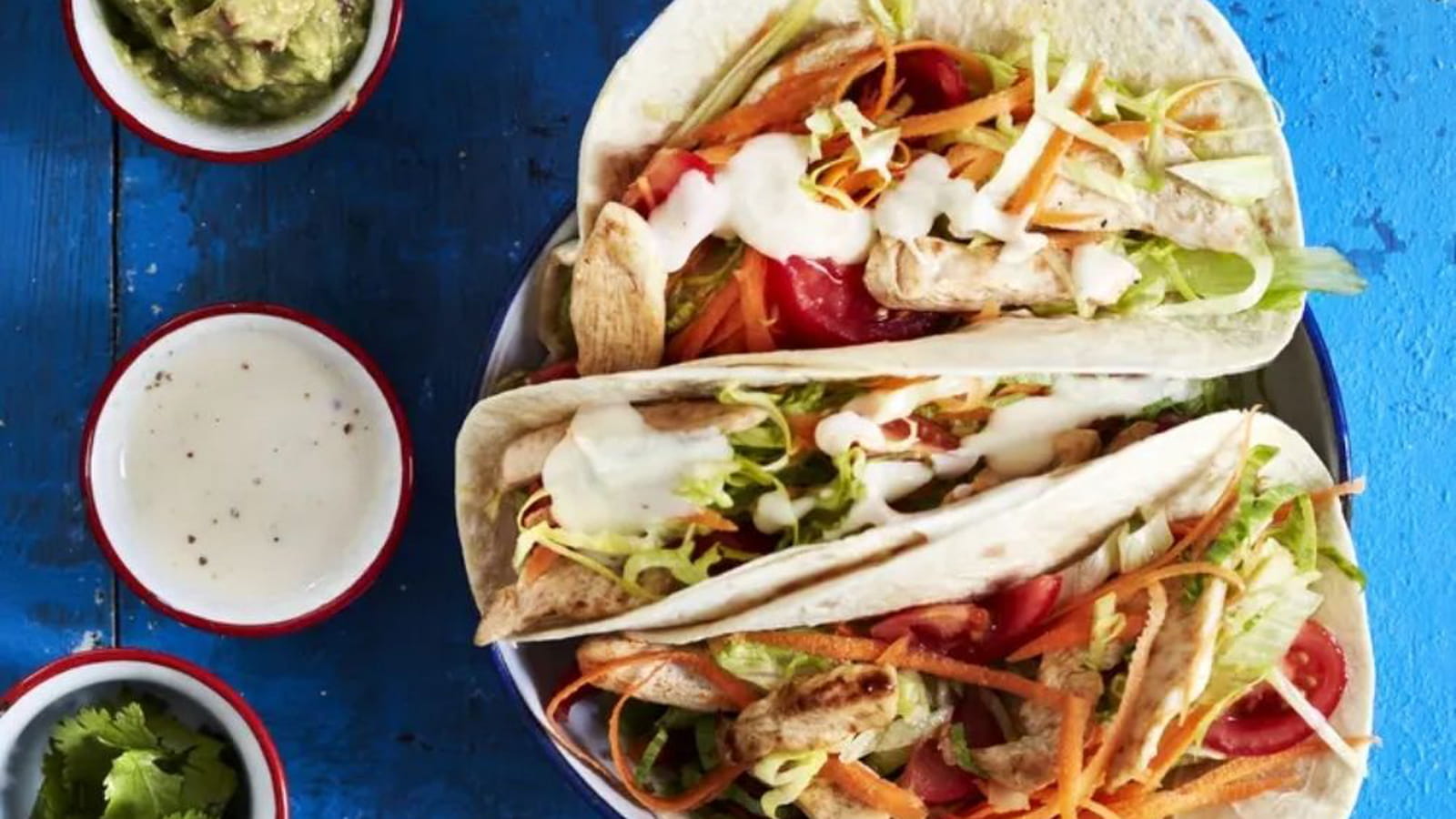 Tortillas au poulet sauce fromagère et guacamole