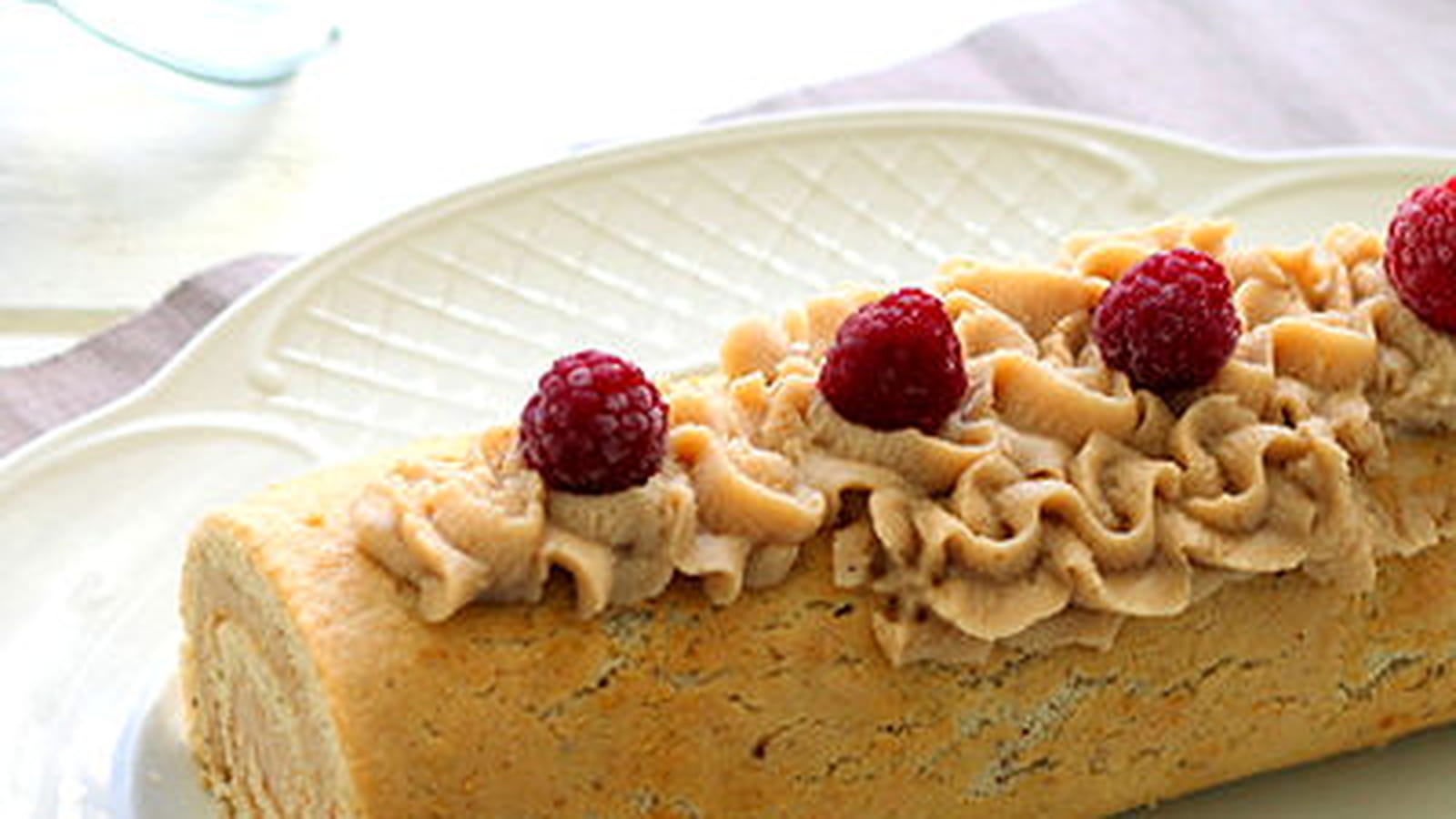 Gâteau roulé à la crème de marron et à la framboise