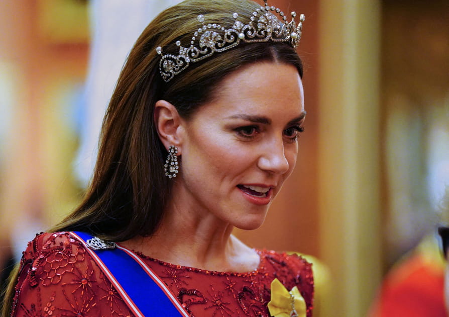 La coiffure romantique avec tiare de Kate Middleton