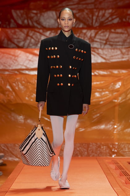 Look 37 du défilé Louis Vuitton printemps-été 2024