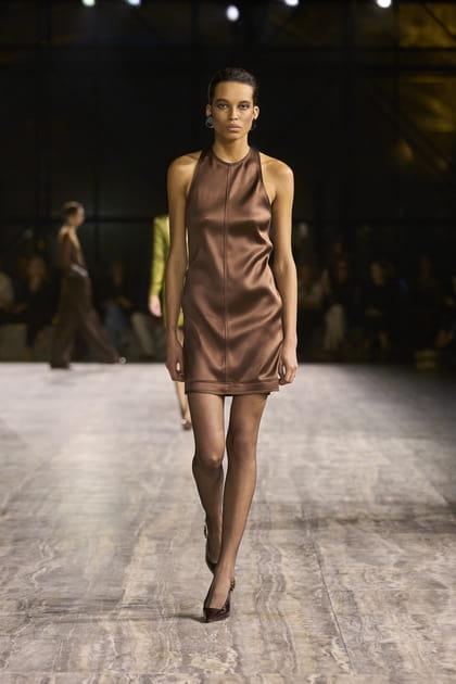 Look 33 du défilé Saint Laurent printemps-été 2024