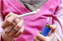 le thc, le principe actif du cannabis, agit sur le système nerveux et modifie