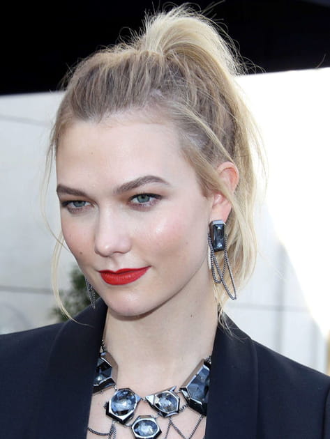 La queue de cheval classique de Karlie Kloss