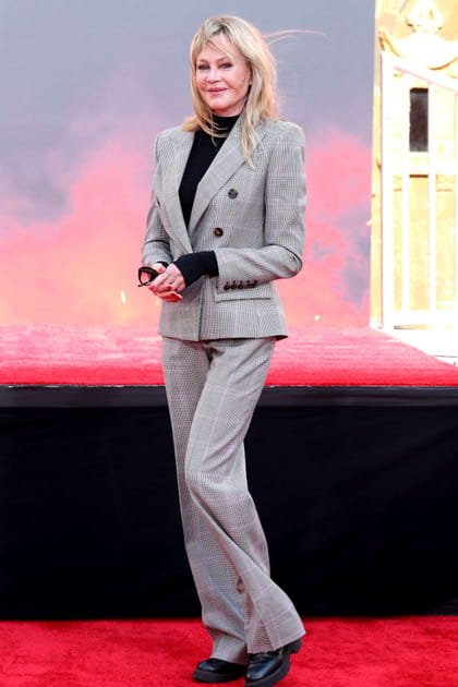 Melanie Griffith en ensemble tailleur &agrave; carreaux