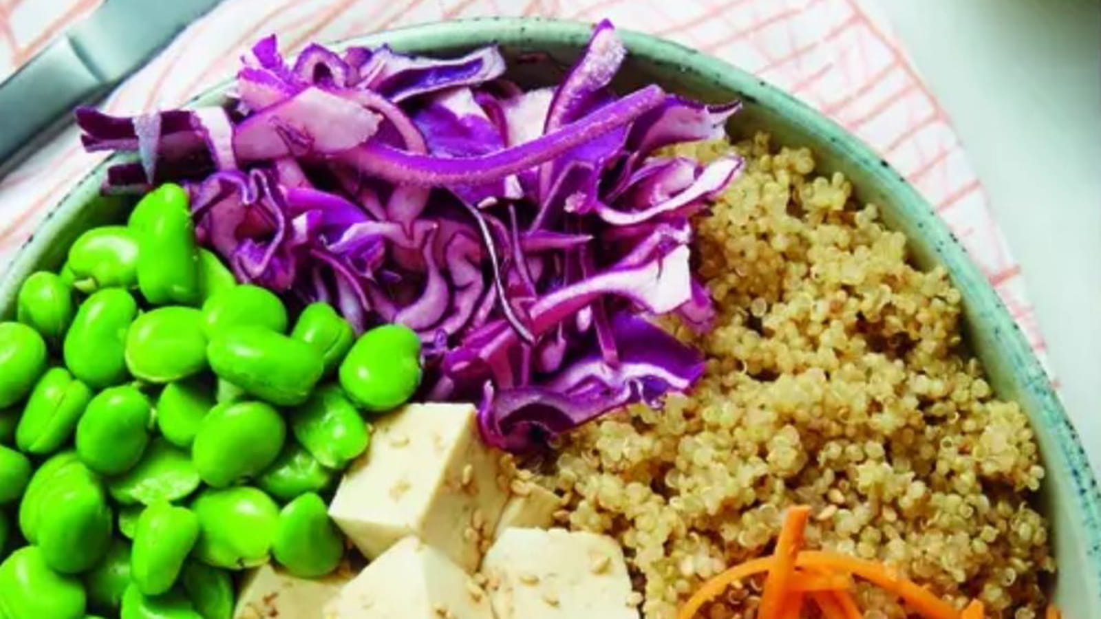 Buddha bowl aux endives, sauce épicée