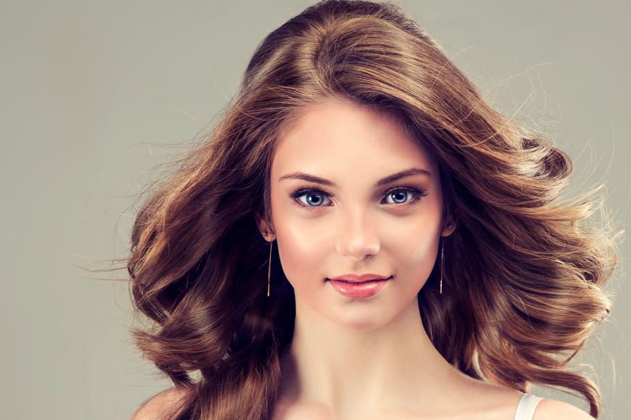 Cheveux châtains et bruns : conseils et inspirations pour les sublimer