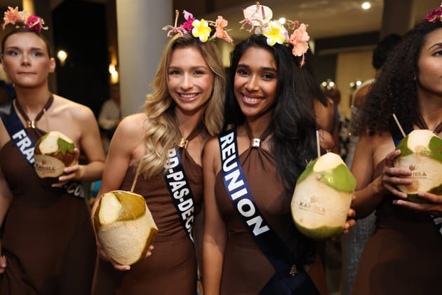 Miss Nord-Pas-De-Calais et Miss Réunion à leur hôtel en Martinique