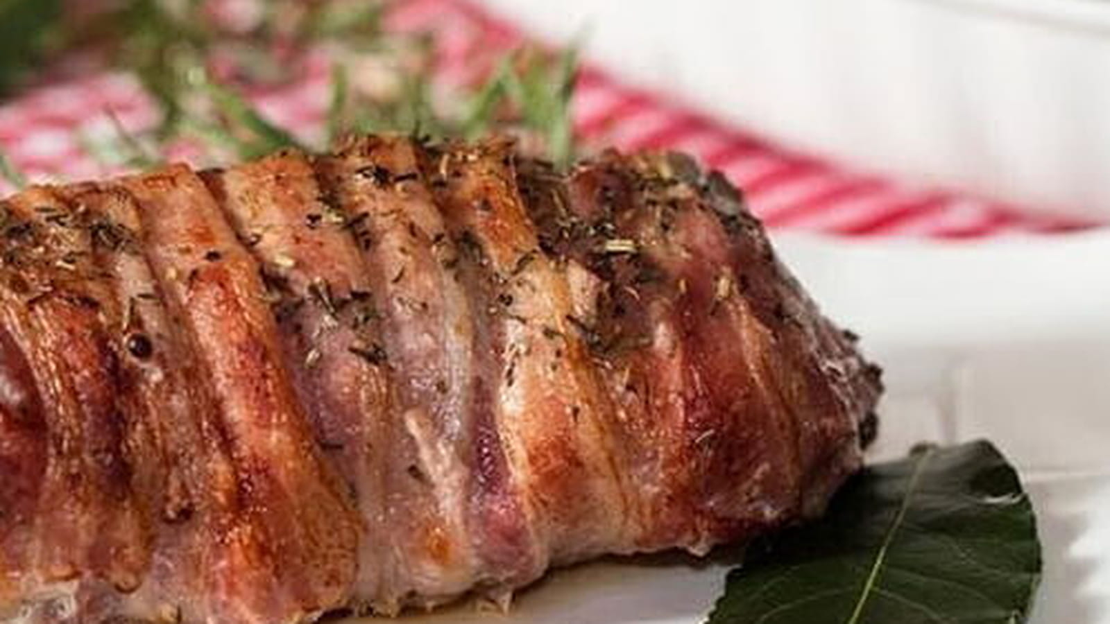 Filet mignon de porc en habit de lard fumé