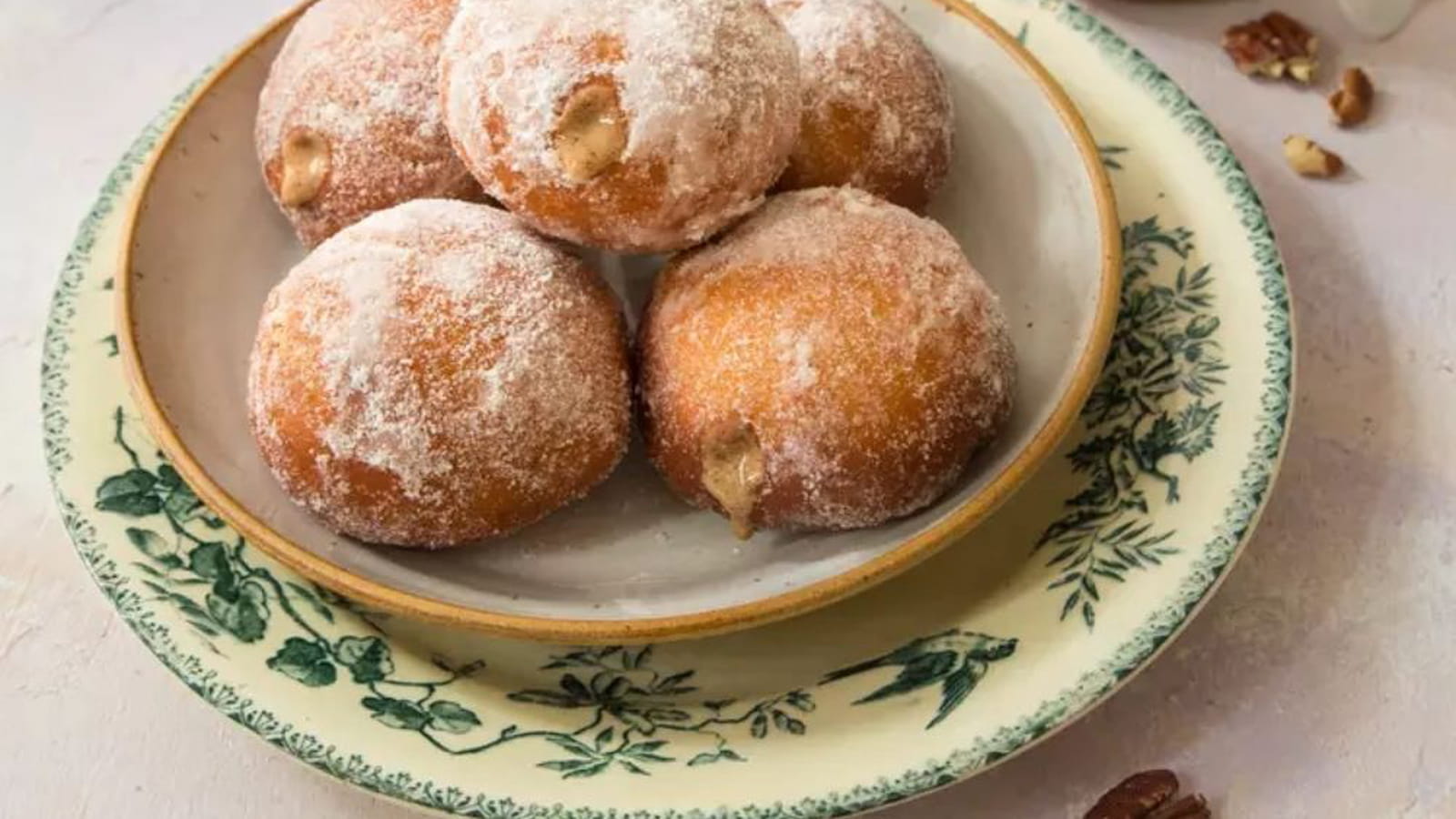 Petits beignets au sucre, fourrés à la Pécatonka