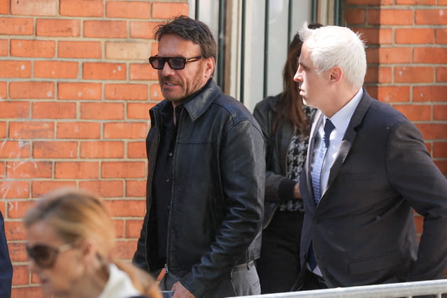 Fun&eacute;railles de Nadia Far&egrave;s&nbsp;: Samuel Le Bihan, pr&eacute;sent apr&egrave;s les obs&egrave;ques de Nathalie Baye