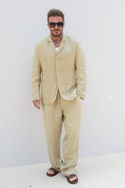 David Beckham en ensemble crème et sandales