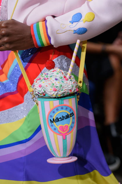 La minaudi&egrave;re milkshake du d&eacute;fil&eacute; Manish Arora