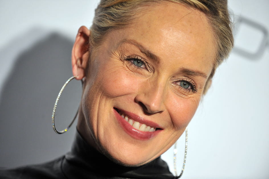 Sharon Stone, lumineuse avec son teint impeccable