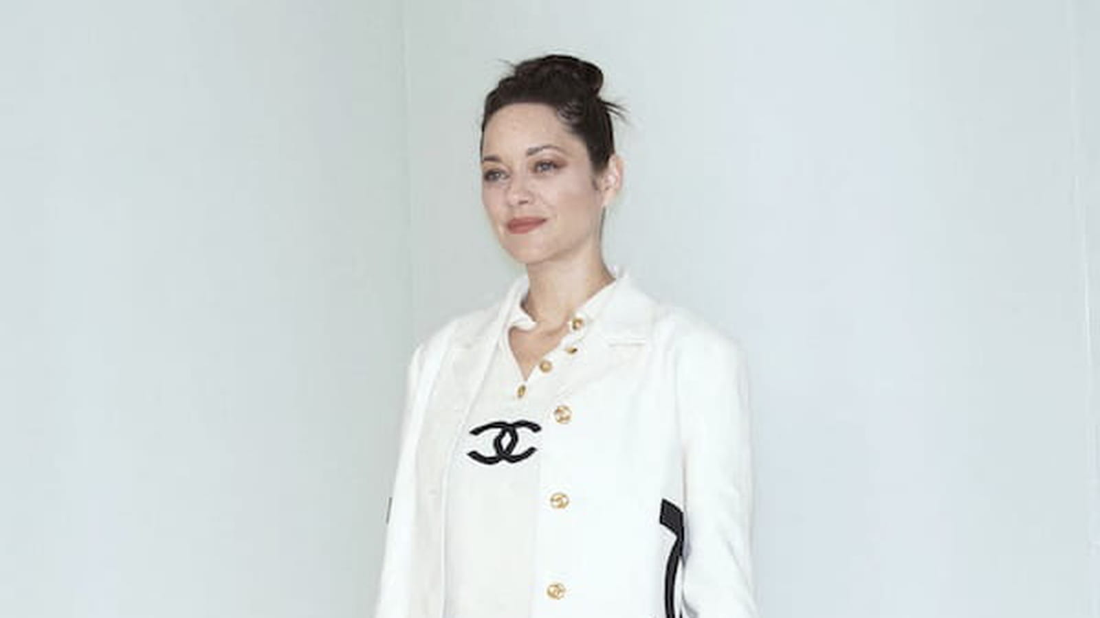 Marion Cotillard fait rayonner Chanel à Séoul, Charlène de Monaco marque les esprits avec un look engagé pour les océans… 
