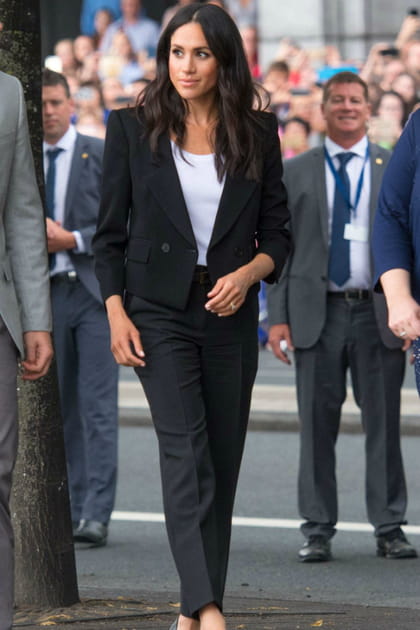 Meghan Markle en costume noir