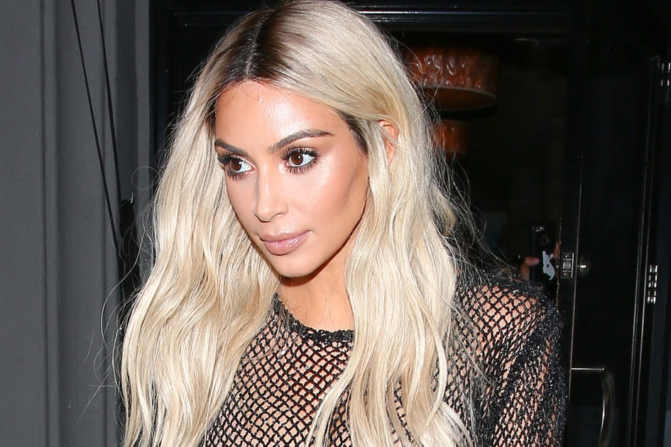 Les cheveux blonds platine de Kim Kardashian