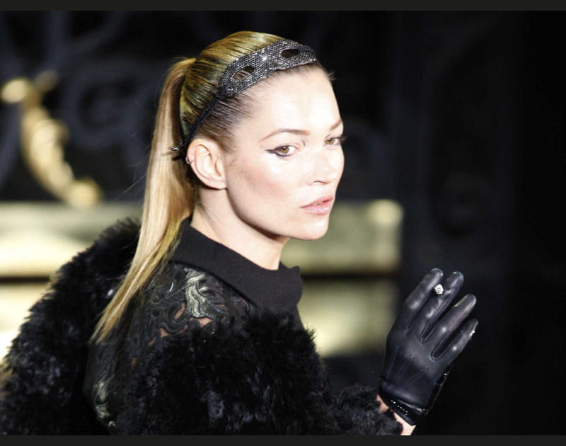 Kate Moss avec une queue de cheval